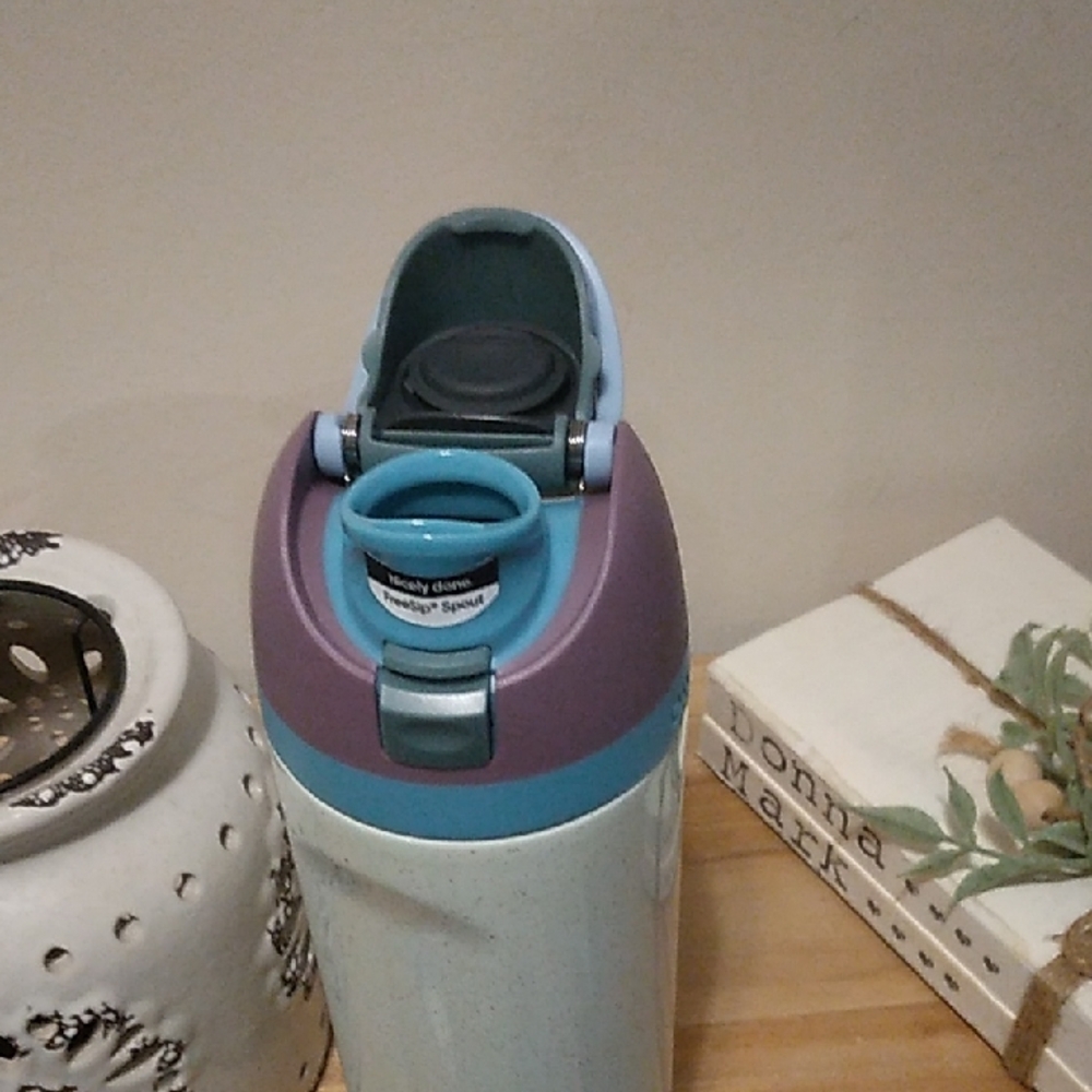 Owala 24 oz. FreeSip Spout Insulated Water Bottle - Picture 5 of 8